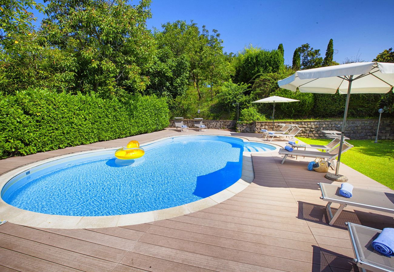 Villa a Sant´Agata sui Due Golfi - AMORE RENTALS - Villa Il Pino con Piscina Privata, Giardino, BBQ, Parcheggio