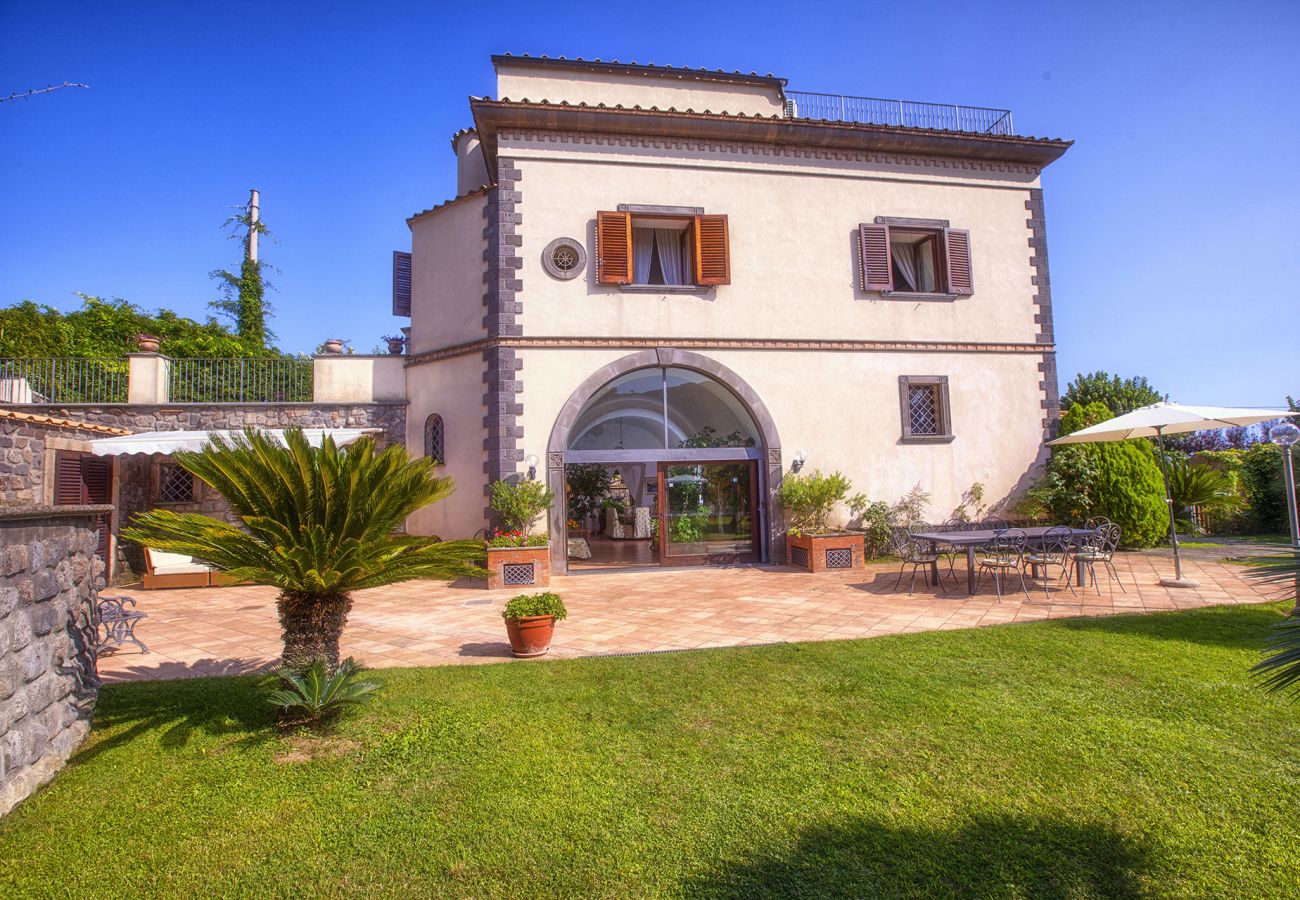 Villa a Sant´Agata sui Due Golfi - AMORE RENTALS - Villa Il Pino con Piscina Privata, Giardino, BBQ, Parcheggio