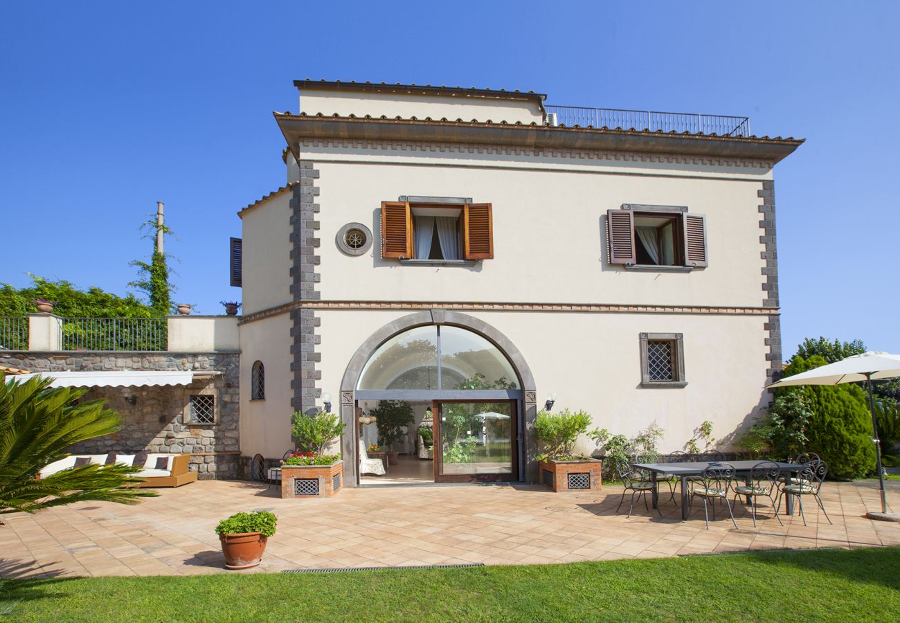 Villa a Sant´Agata sui Due Golfi - AMORE RENTALS - Villa Il Pino con Piscina Privata, Giardino, BBQ, Parcheggio