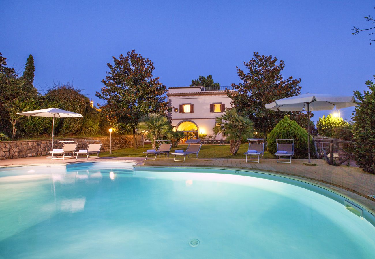 Villa a Sant´Agata sui Due Golfi - AMORE RENTALS - Villa Il Pino con Piscina Privata, Giardino, BBQ, Parcheggio