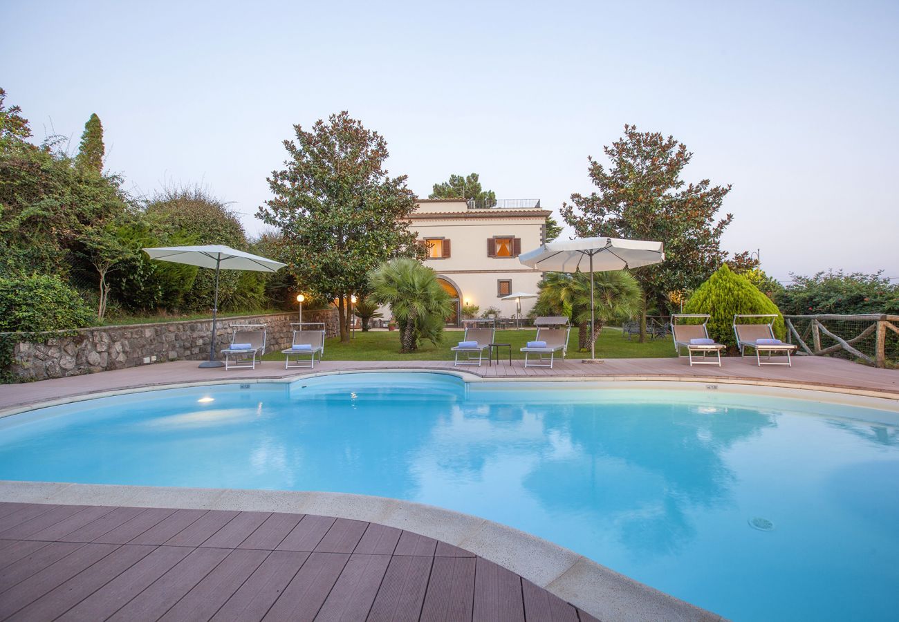 Villa a Sant´Agata sui Due Golfi - AMORE RENTALS - Villa Il Pino con Piscina Privata, Giardino, BBQ, Parcheggio