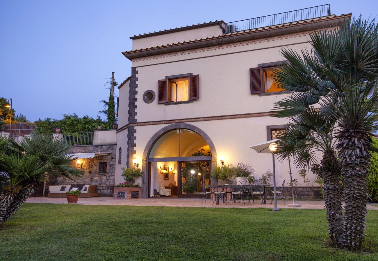 Villa a Sant´Agata sui Due Golfi - AMORE RENTALS - Villa Il Pino con Piscina Privata, Giardino, BBQ, Parcheggio