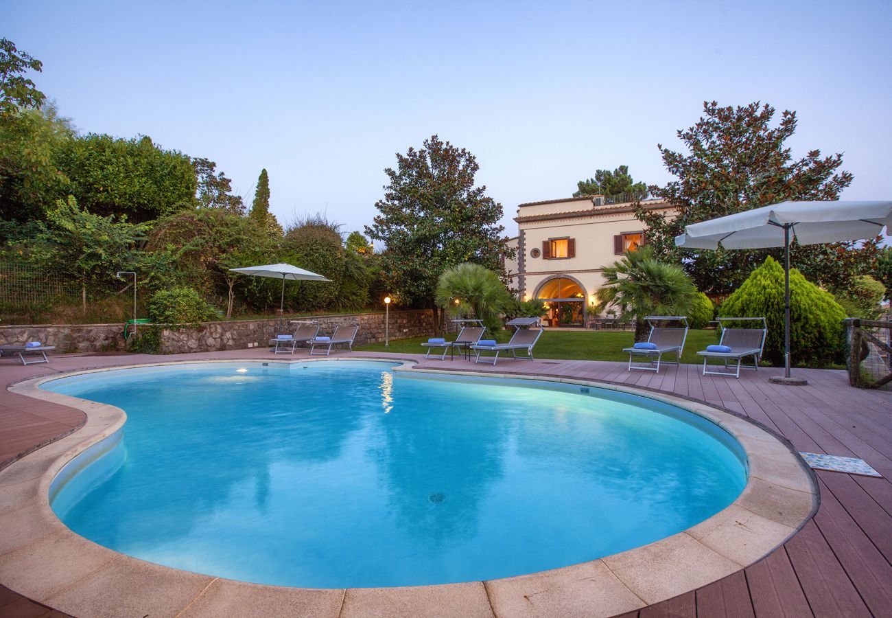 Villa a Sant´Agata sui Due Golfi - AMORE RENTALS - Villa Il Pino con Piscina Privata, Giardino, BBQ, Parcheggio