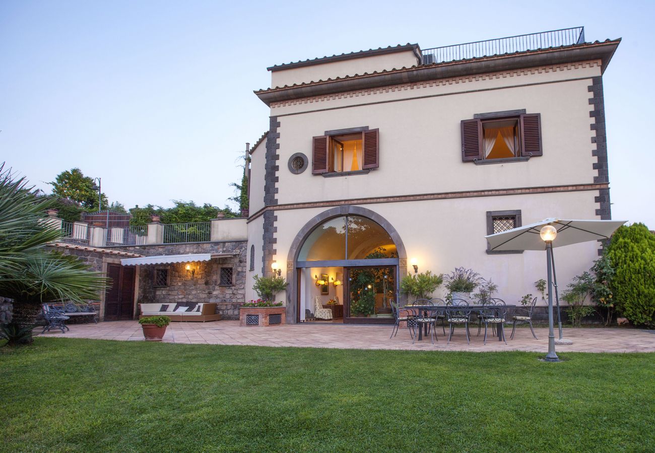 Villa a Sant´Agata sui Due Golfi - AMORE RENTALS - Villa Il Pino con Piscina Privata, Giardino, BBQ, Parcheggio