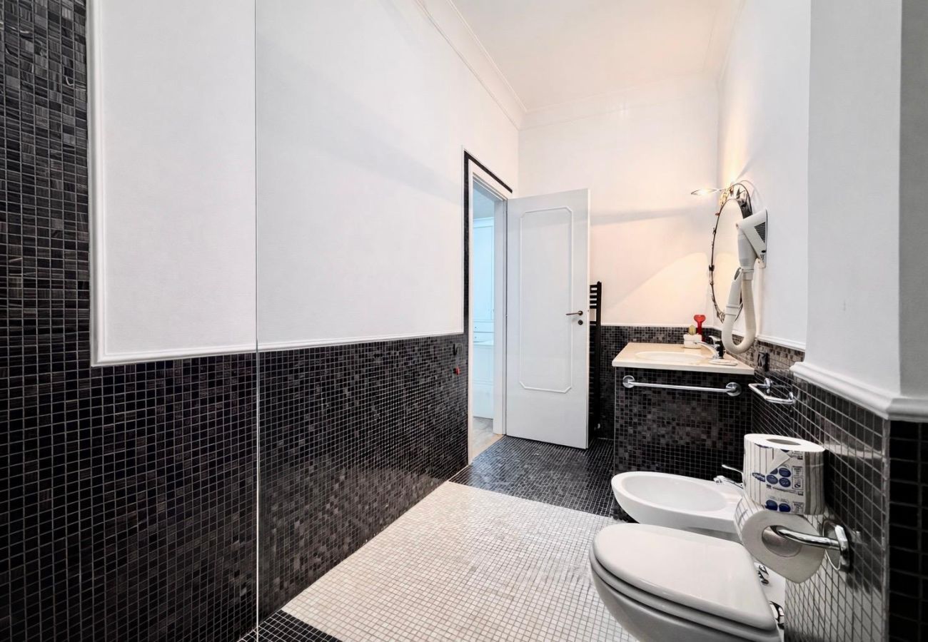 Appartamento a Sorrento - AMORE RENTALS - Appartamento Carmela con Piscina Condivisa e Aria Condizionata