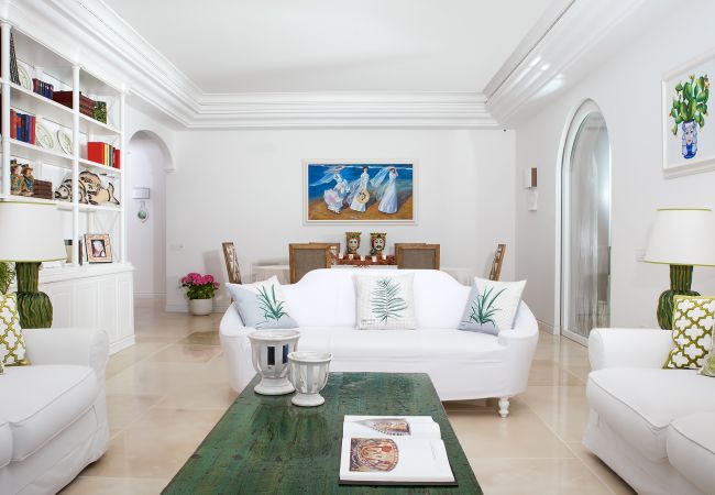 Villa a Nerano - AMORE RENTALS - Villa Ibiscus con Piscina a Sfioro, Discesa Diretta al Mare, Vista Mare, parcheggio e Colazione Villa a Nerano - AMORE RENTALS - Villa Ibiscus con Piscina a Sfioro, Discesa Diretta al Mare, Vista Mare, parcheggio e Colazione