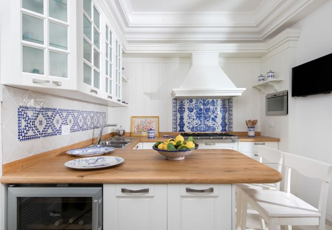 Villa a Nerano - AMORE RENTALS - Villa Ibiscus con Piscina a Sfioro, Discesa Diretta al Mare, Vista Mare, parcheggio e Colazione Villa a Nerano - AMORE RENTALS - Villa Ibiscus con Piscina a Sfioro, Discesa Diretta al Mare, Vista Mare, parcheggio e Colazione