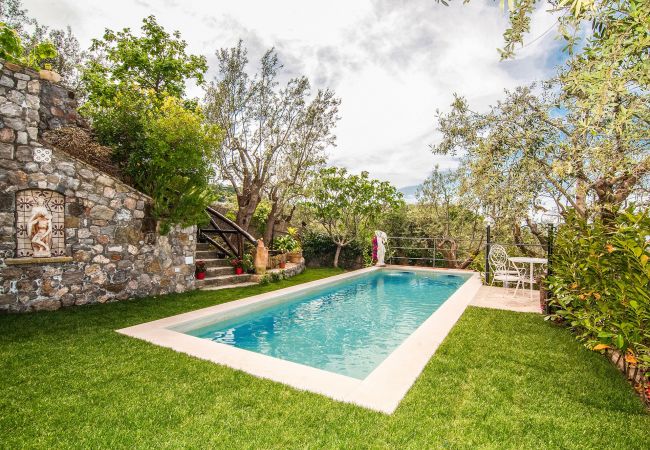 Casa a Massa Lubrense - AMORE RENTALS - Casa Tatano, 4 camere da letto, 3 bagni con Piscina Privata, Vista Mare, Parcheggio, Campania