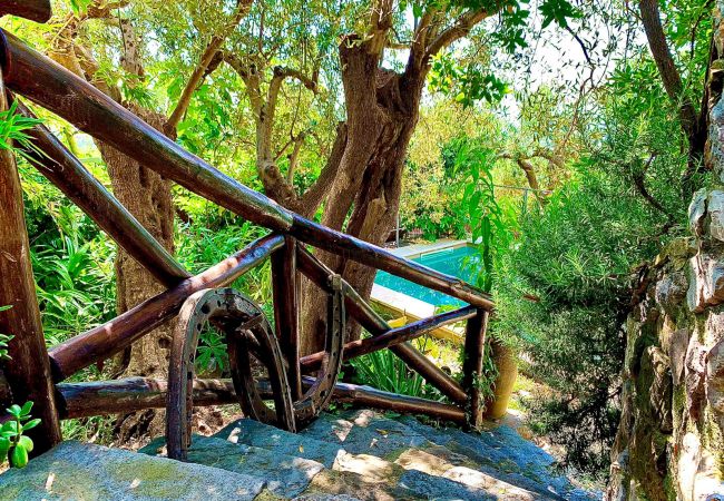 Casa a Massa Lubrense - AMORE RENTALS - Casa Tatano, 4 camere da letto, 3 bagni con Piscina Privata, Vista Mare, Parcheggio, Campania