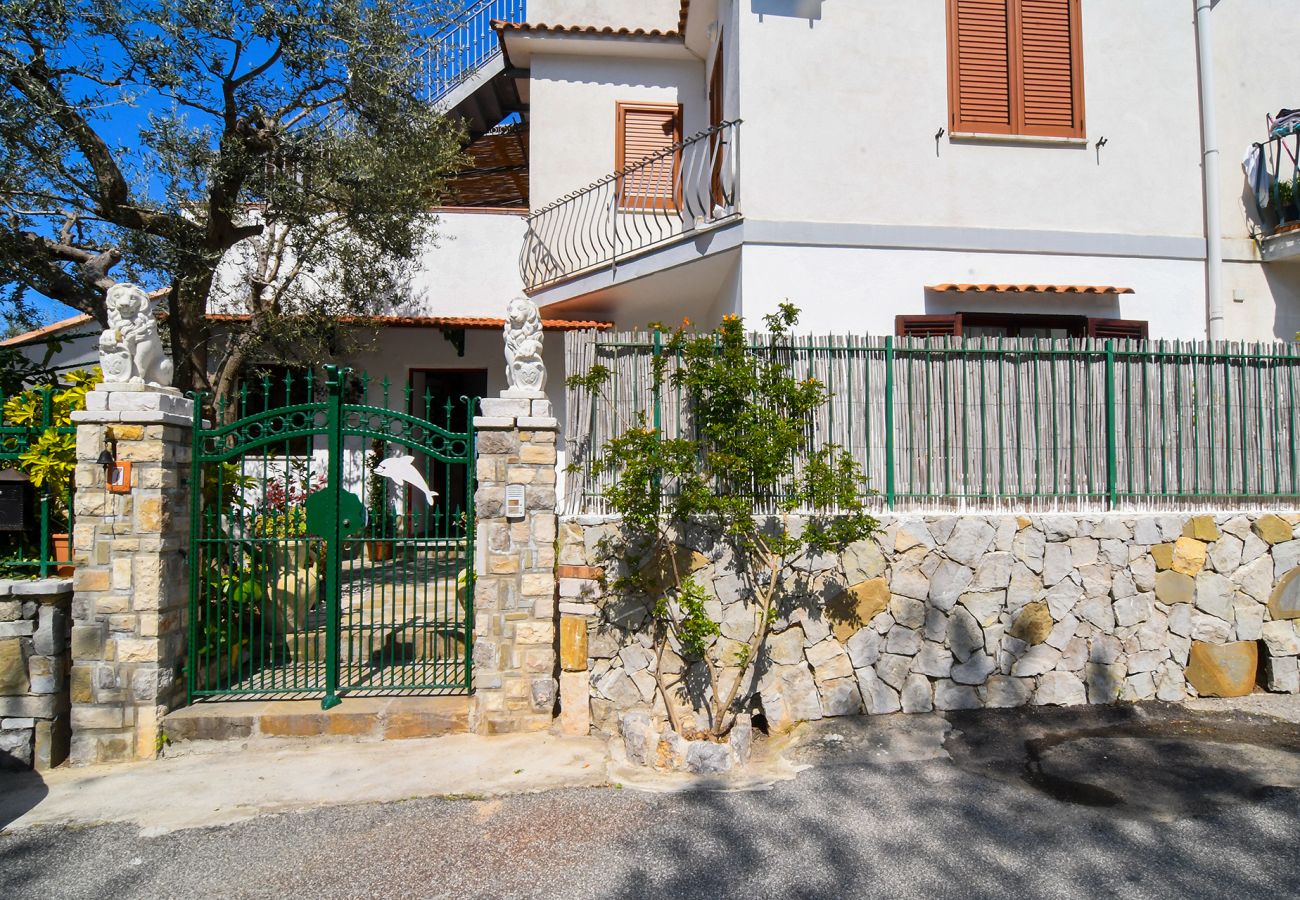 Casa a Massa Lubrense - AMORE RENTALS - Casa Tatano, 4 camere da letto, 3 bagni con Piscina Privata, Vista Mare, Parcheggio, Campania