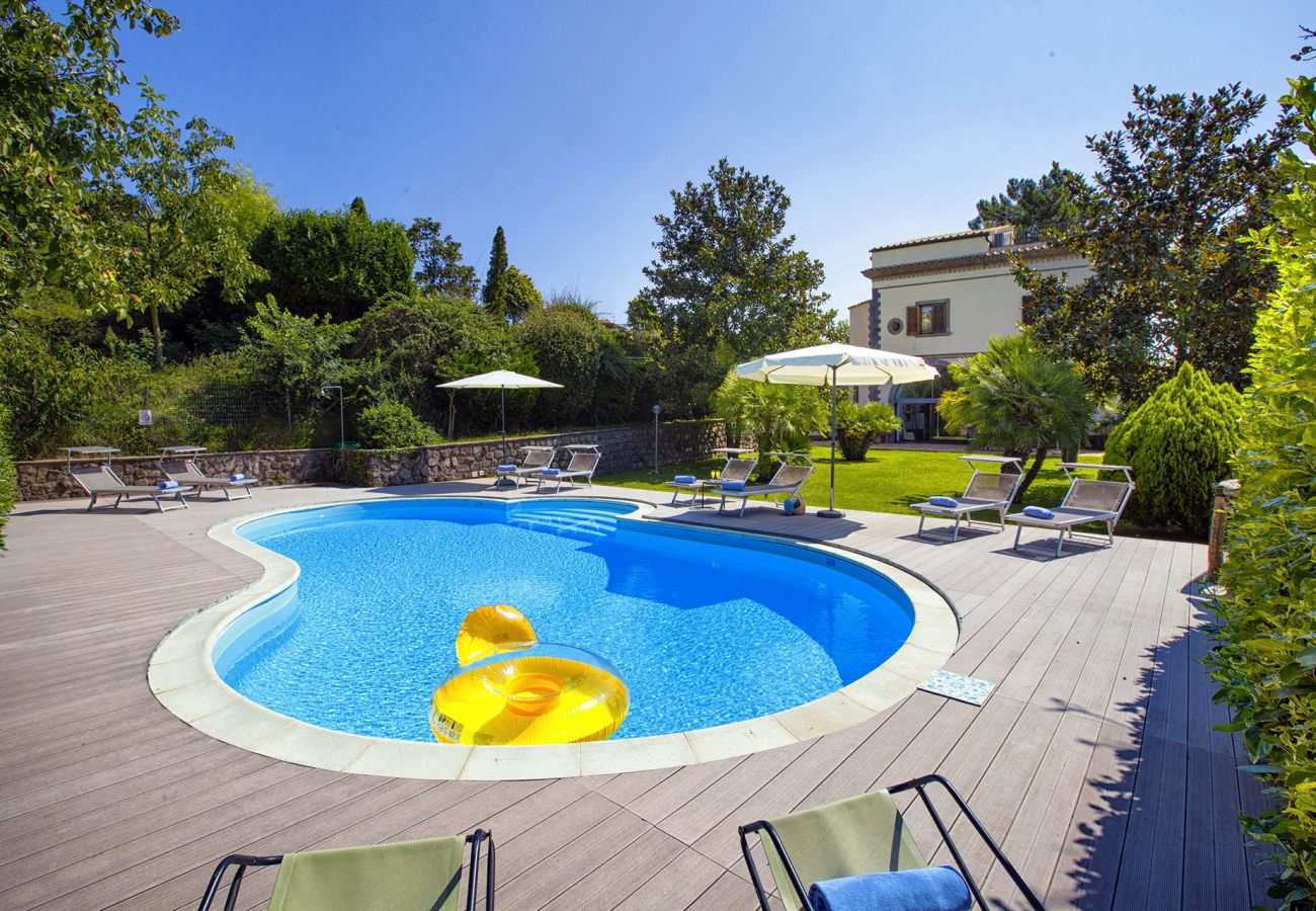 Villa a Sant´Agata sui Due Golfi - AMORE RENTALS - Residence Bosco con due piscine, grandi giardini, parcheggio, ideale per famiglie e eventi