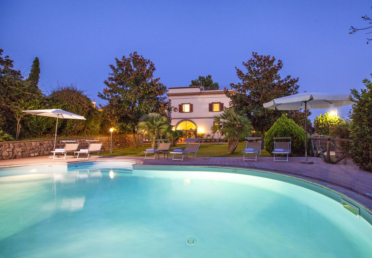 Villa a Sant´Agata sui Due Golfi - AMORE RENTALS - Residence Bosco con due piscine, grandi giardini, parcheggio, ideale per famiglie e eventi