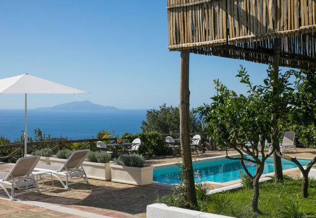 Villa a Sant´Agata sui Due Golfi - AMORE RENTALS - Villa Amiela con Piscina Privata, Vista Mare, Giardino,Terrazzi e Parcheggio Villa a Sant´Agata sui Due Golfi - AMORE RENTALS - Villa Amiela con Piscina Privata, Vista Mare, Giardino,Terrazzi e Parcheggio