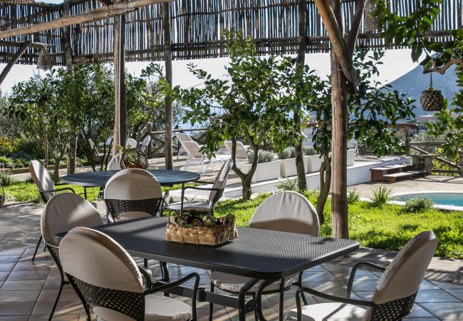 Villa a Sant´Agata sui Due Golfi - AMORE RENTALS - Villa Amiela con Piscina Privata, Vista Mare, Giardino,Terrazzi e Parcheggio Villa a Sant´Agata sui Due Golfi - AMORE RENTALS - Villa Amiela con Piscina Privata, Vista Mare, Giardino,Terrazzi e Parcheggio