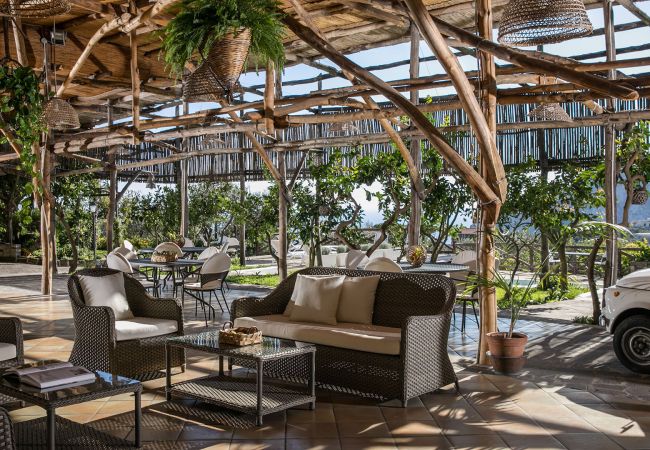 Villa a Sant´Agata sui Due Golfi - AMORE RENTALS - Villa Amiela con Piscina Privata, Vista Mare, Giardino,Terrazzi e Parcheggio Villa a Sant´Agata sui Due Golfi - AMORE RENTALS - Villa Amiela con Piscina Privata, Vista Mare, Giardino,Terrazzi e Parcheggio