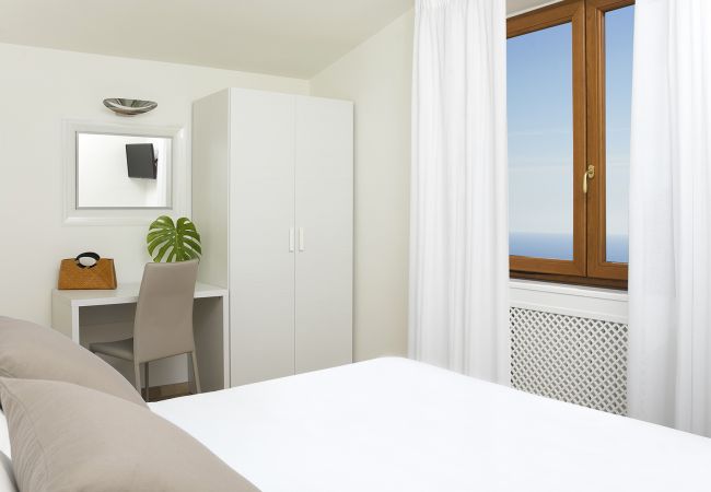 Villa a Sant´Agata sui Due Golfi - AMORE RENTALS - Villa Amiela con Piscina Privata, Vista Mare, Giardino,Terrazzi e Parcheggio Villa a Sant´Agata sui Due Golfi - AMORE RENTALS - Villa Amiela con Piscina Privata, Vista Mare, Giardino,Terrazzi e Parcheggio