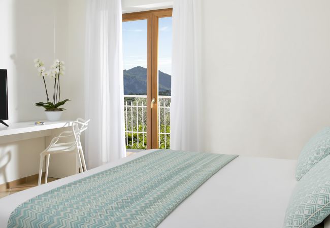 Villa a Sant´Agata sui Due Golfi - AMORE RENTALS - Villa Amiela con Piscina Privata, Vista Mare, Giardino,Terrazzi e Parcheggio Villa a Sant´Agata sui Due Golfi - AMORE RENTALS - Villa Amiela con Piscina Privata, Vista Mare, Giardino,Terrazzi e Parcheggio