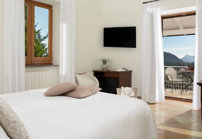 Villa a Sant´Agata sui Due Golfi - AMORE RENTALS - Villa Amiela con Piscina Privata, Vista Mare, Giardino,Terrazzi e Parcheggio Villa a Sant´Agata sui Due Golfi - AMORE RENTALS - Villa Amiela con Piscina Privata, Vista Mare, Giardino,Terrazzi e Parcheggio