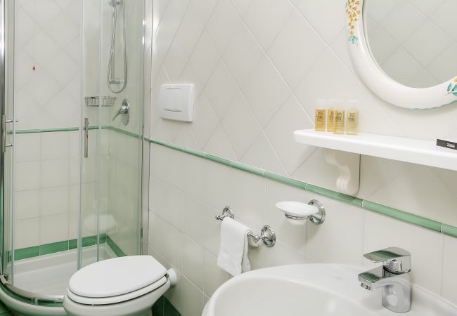 Villa a Sant´Agata sui Due Golfi - AMORE RENTALS - Villa Amiela con Piscina Privata, Vista Mare, Giardino,Terrazzi e Parcheggio Villa a Sant´Agata sui Due Golfi - AMORE RENTALS - Villa Amiela con Piscina Privata, Vista Mare, Giardino,Terrazzi e Parcheggio