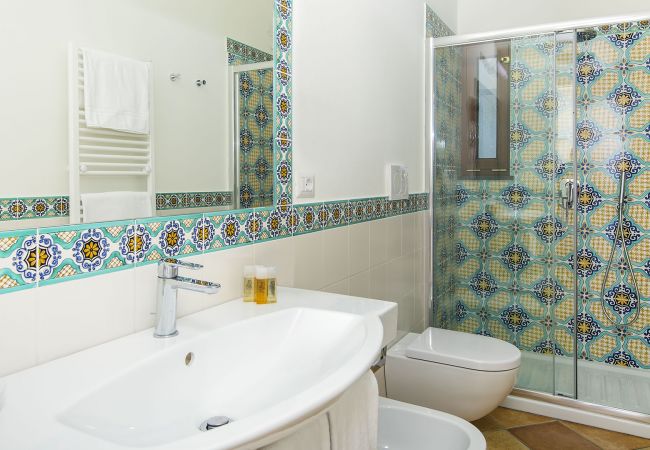 Villa a Sant´Agata sui Due Golfi - AMORE RENTALS - Villa Amiela con Piscina Privata, Vista Mare, Giardino,Terrazzi e Parcheggio Villa a Sant´Agata sui Due Golfi - AMORE RENTALS - Villa Amiela con Piscina Privata, Vista Mare, Giardino,Terrazzi e Parcheggio