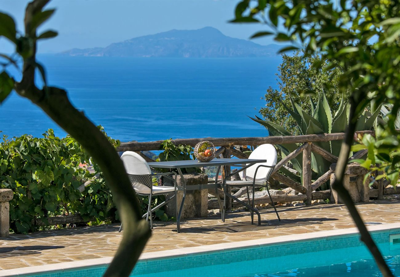 Villa a Sant´Agata sui Due Golfi - AMORE RENTALS - Villa Amiela con Piscina Privata, Vista Mare, Giardino,Terrazzi e Parcheggio