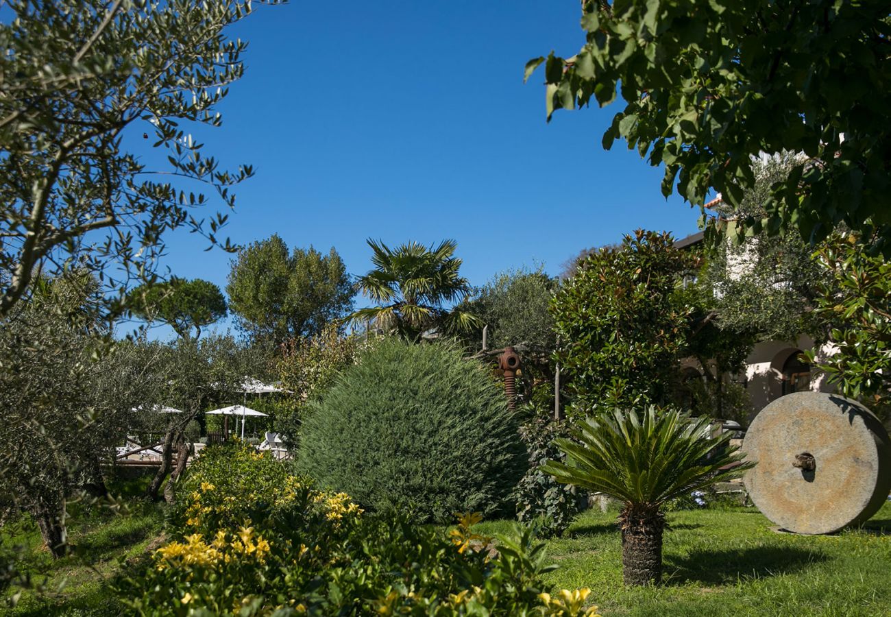 Villa a Sant´Agata sui Due Golfi - AMORE RENTALS - Villa Amiela con Piscina Privata, Vista Mare, Giardino,Terrazzi e Parcheggio