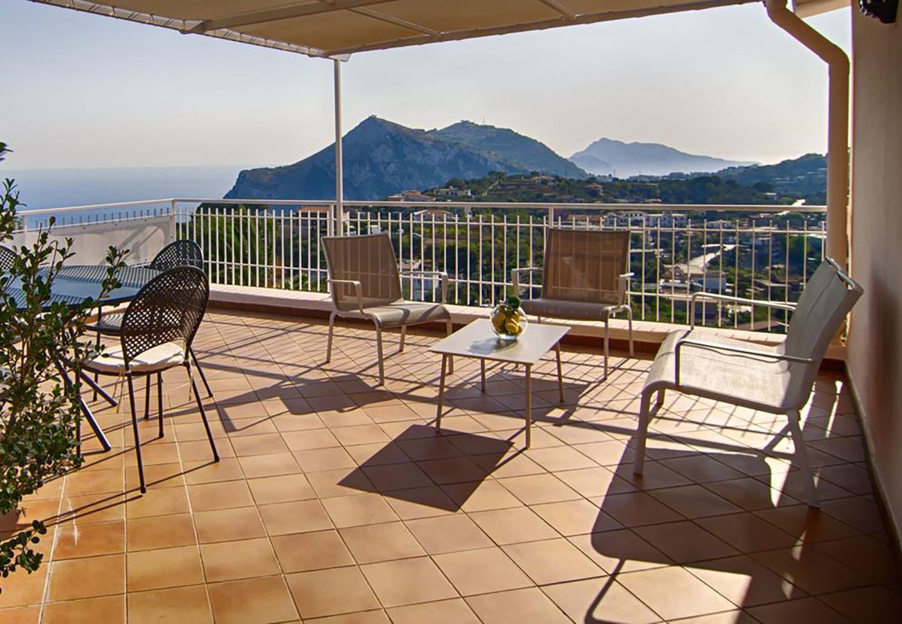 Villa a Sant´Agata sui Due Golfi - AMORE RENTALS - Villa Amiela con Piscina Privata, Vista Mare, Giardino,Terrazzi e Parcheggio