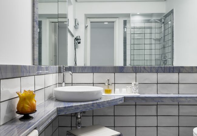 Villa a Capri - AMORE RENTALS - Villa Afrodite con Vista Mare, Piscina, Giardino e Parcheggio Vicino al Mare Villa a Capri - AMORE RENTALS - Villa Afrodite con Vista Mare, Piscina, Giardino e Parcheggio Vicino al Mare