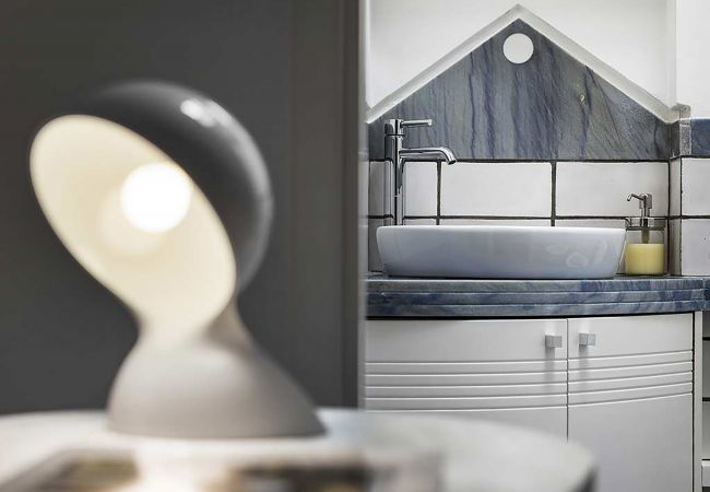 Villa a Capri - AMORE RENTALS - Villa Afrodite con Vista Mare, Piscina, Giardino e Parcheggio Vicino al Mare Villa a Capri - AMORE RENTALS - Villa Afrodite con Vista Mare, Piscina, Giardino e Parcheggio Vicino al Mare