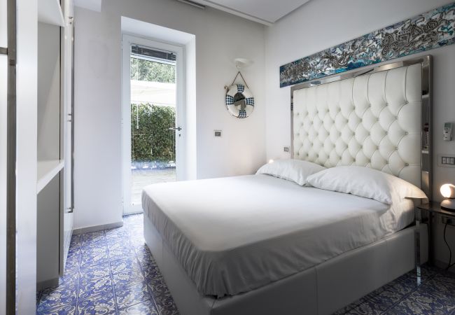 Villa a Capri - AMORE RENTALS - Villa Afrodite con Vista Mare, Piscina, Giardino e Parcheggio Vicino al Mare Villa a Capri - AMORE RENTALS - Villa Afrodite con Vista Mare, Piscina, Giardino e Parcheggio Vicino al Mare