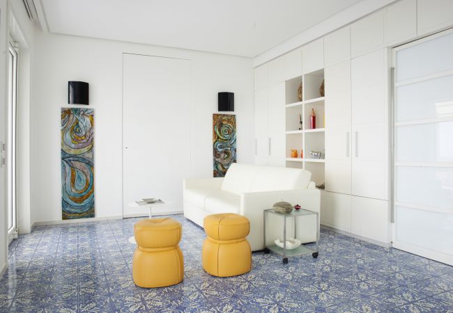 Villa a Capri - AMORE RENTALS - Villa Afrodite con Vista Mare, Piscina, Giardino e Parcheggio Vicino al Mare Villa a Capri - AMORE RENTALS - Villa Afrodite con Vista Mare, Piscina, Giardino e Parcheggio Vicino al Mare