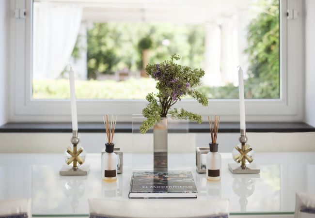 Villa a Capri - AMORE RENTALS - Villa Afrodite con Vista Mare, Piscina, Giardino e Parcheggio Vicino al Mare Villa a Capri - AMORE RENTALS - Villa Afrodite con Vista Mare, Piscina, Giardino e Parcheggio Vicino al Mare