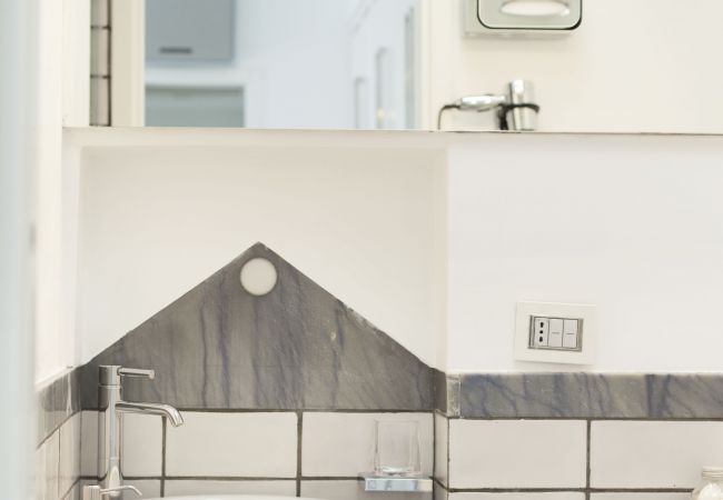 Villa a Capri - AMORE RENTALS - Villa Afrodite con Vista Mare, Piscina, Giardino e Parcheggio Vicino al Mare Villa a Capri - AMORE RENTALS - Villa Afrodite con Vista Mare, Piscina, Giardino e Parcheggio Vicino al Mare