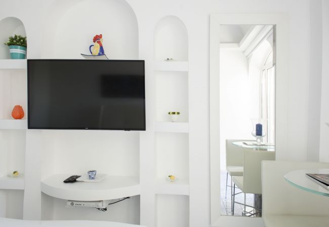 Villa a Capri - AMORE RENTALS - Villa Afrodite con Vista Mare, Piscina, Giardino e Parcheggio Vicino al Mare Villa a Capri - AMORE RENTALS - Villa Afrodite con Vista Mare, Piscina, Giardino e Parcheggio Vicino al Mare