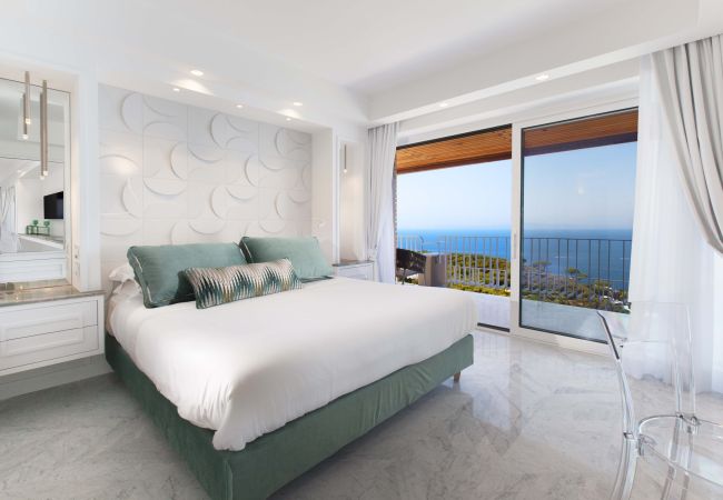 Villa a Sorrento - AMORE RENTALS -Villa Giada con Piscina, Giardino, Vista Mare e Parcheggio Villa a Sorrento - AMORE RENTALS -Villa Giada con Piscina, Giardino, Vista Mare e Parcheggio