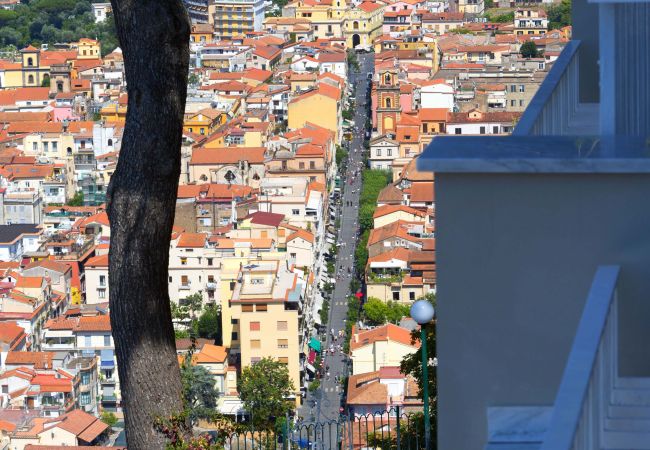 Villa a Sorrento - AMORE RENTALS -Villa Giada con Piscina, Giardino, Vista Mare e Parcheggio Villa a Sorrento - AMORE RENTALS -Villa Giada con Piscina, Giardino, Vista Mare e Parcheggio