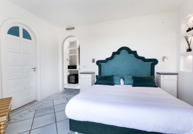Villa a Sorrento - AMORE RENTALS -Villa Giada con Piscina, Giardino, Vista Mare e Parcheggio Villa a Sorrento - AMORE RENTALS -Villa Giada con Piscina, Giardino, Vista Mare e Parcheggio