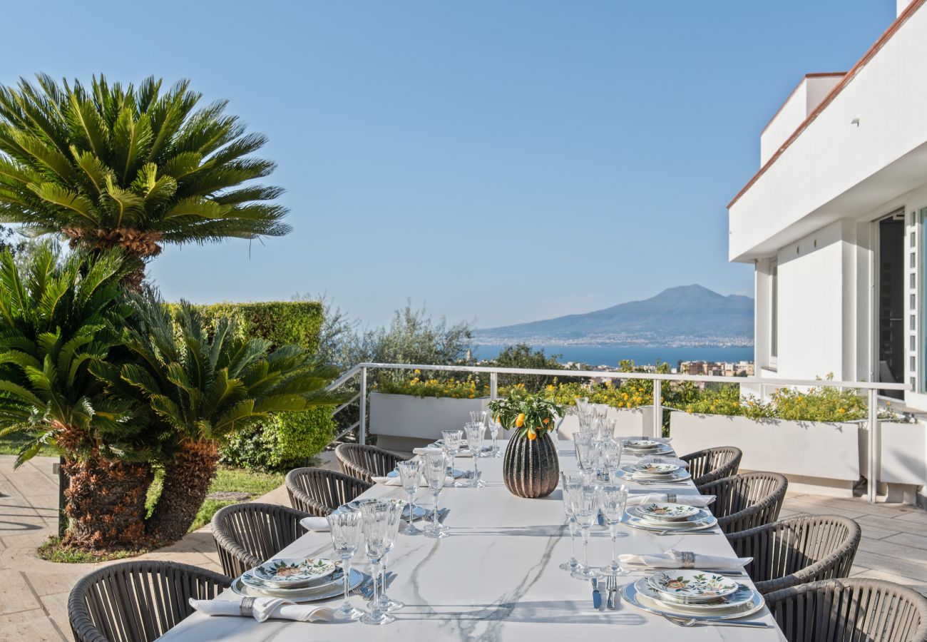 Villa a Vico Equense - AMORE RENTALS - Villa Romeo con Piscina Privata, Vista Mare, Parcheggio e Giardino