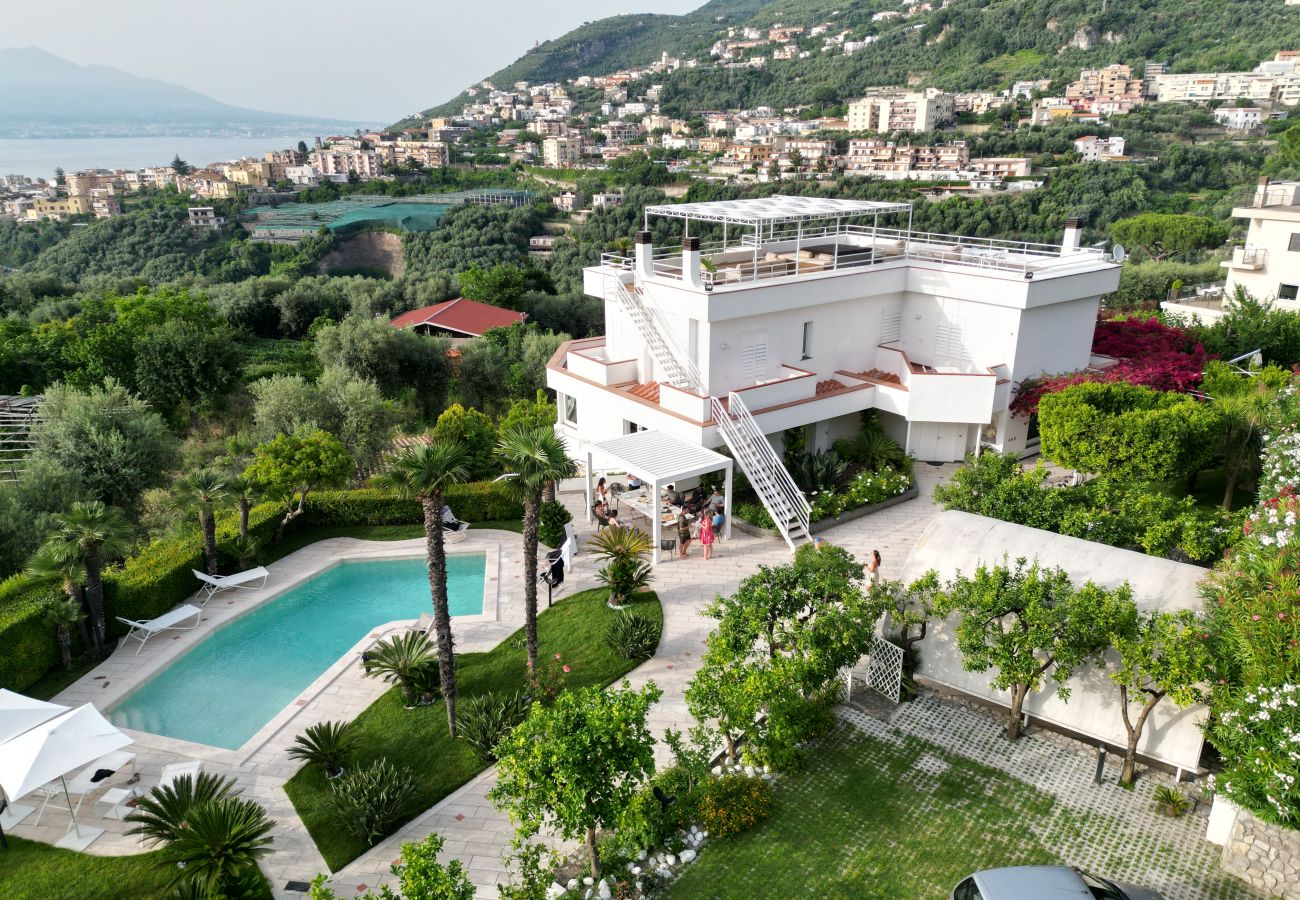 Villa a Vico Equense - AMORE RENTALS - Villa Romeo con Piscina Privata, Vista Mare, Parcheggio e Giardino