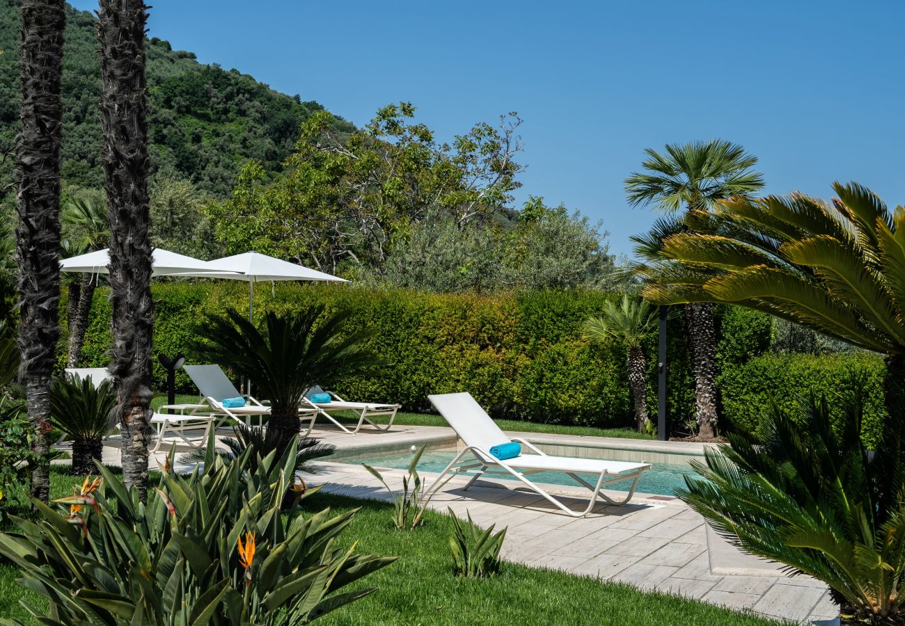 Villa a Vico Equense - AMORE RENTALS - Villa Romeo con Piscina Privata, Vista Mare, Parcheggio e Giardino