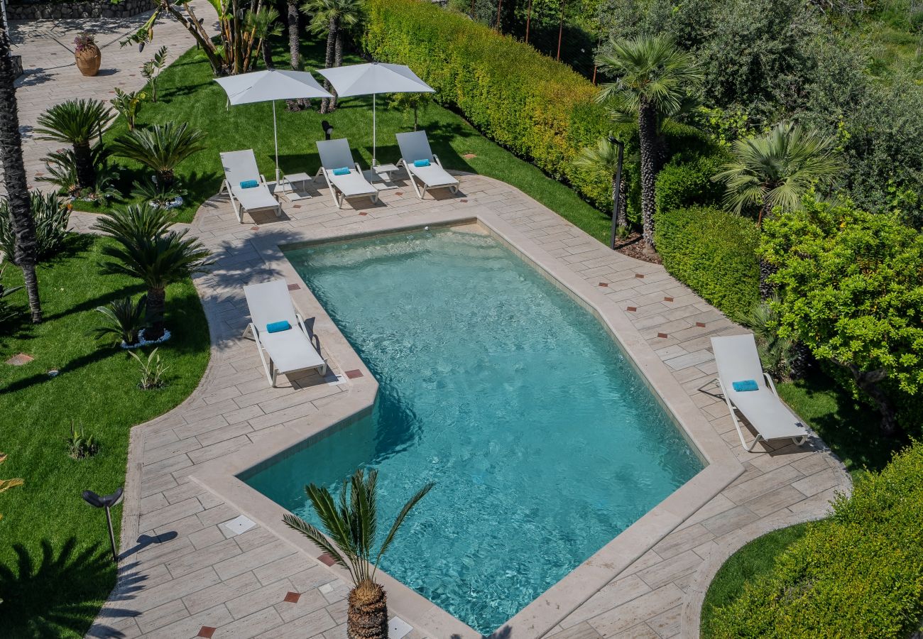 Villa a Vico Equense - AMORE RENTALS - Villa Romeo con Piscina Privata, Vista Mare, Parcheggio e Giardino