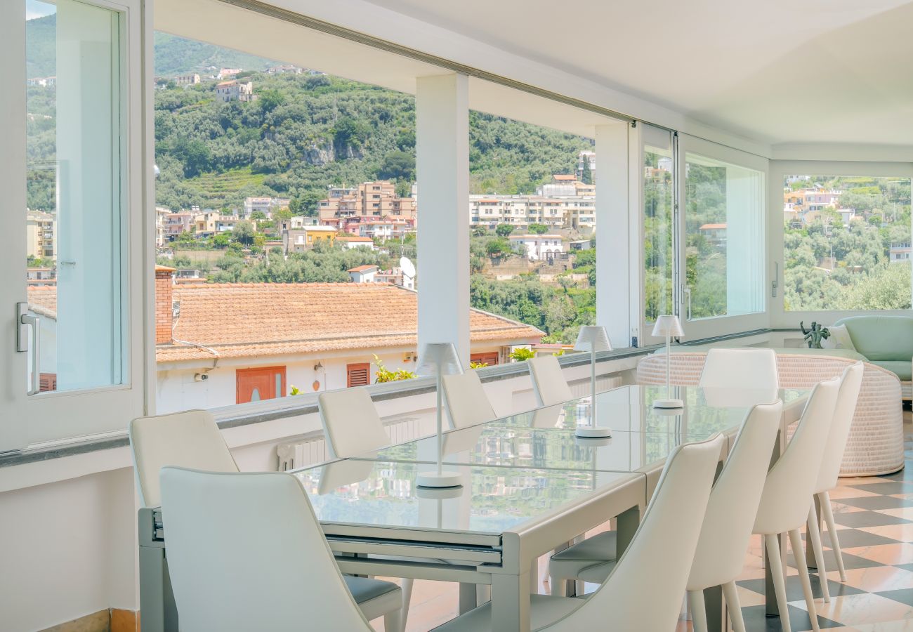 Villa a Vico Equense - AMORE RENTALS - Villa Romeo con Piscina Privata, Vista Mare, Parcheggio e Giardino