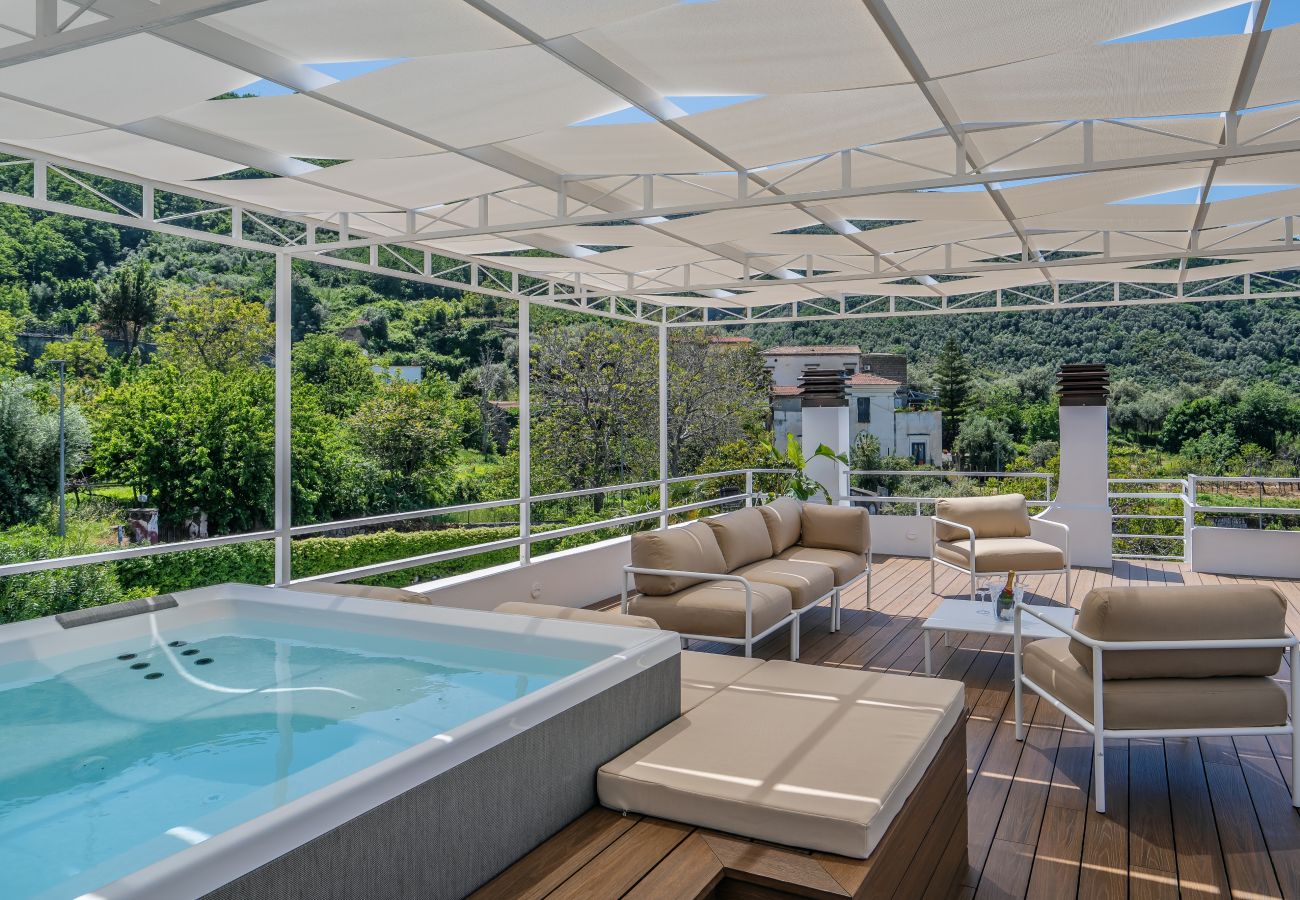 Villa a Vico Equense - AMORE RENTALS - Villa Romeo con Piscina Privata, Vista Mare, Parcheggio e Giardino