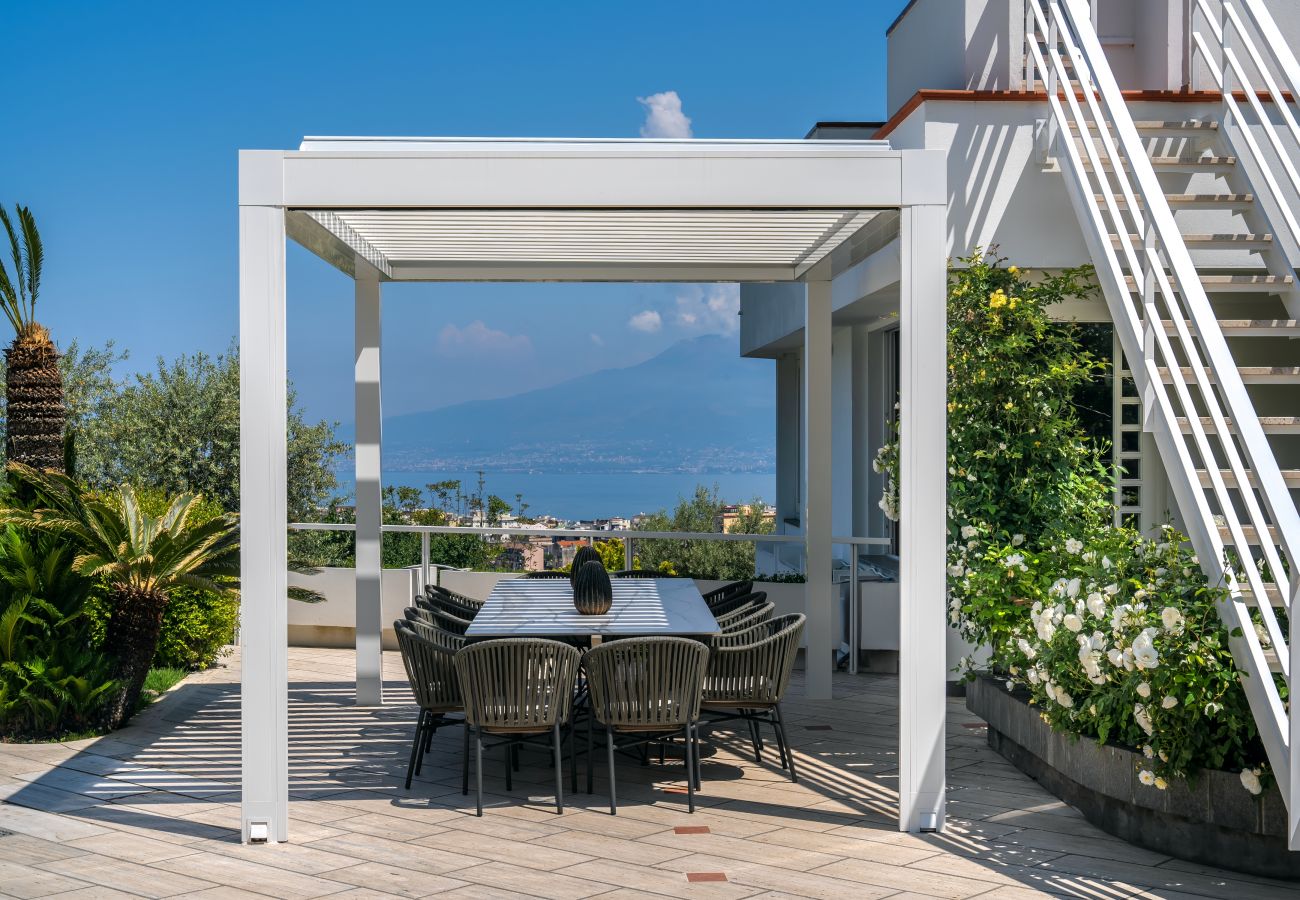 Villa a Vico Equense - AMORE RENTALS - Villa Romeo con Piscina Privata, Vista Mare, Parcheggio e Giardino