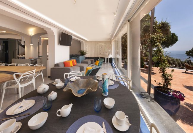 Villa a Nerano - AMORE RENTALS -Villa Giove con Piscina Privata, Vista Mare, Jacuzzi e Colazione Vicino al Mare Villa a Nerano - AMORE RENTALS -Villa Giove con Piscina Privata, Vista Mare, Jacuzzi e Colazione Vicino al Mare