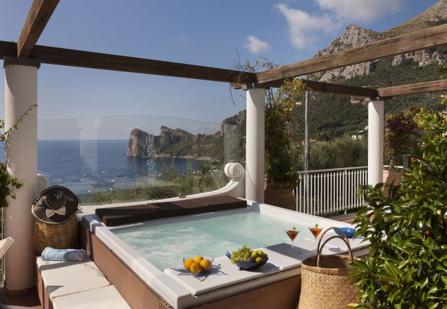 Villa a Nerano - AMORE RENTALS -Villa Giove con Piscina Privata, Vista Mare, Jacuzzi e Colazione Vicino al Mare Villa a Nerano - AMORE RENTALS -Villa Giove con Piscina Privata, Vista Mare, Jacuzzi e Colazione Vicino al Mare