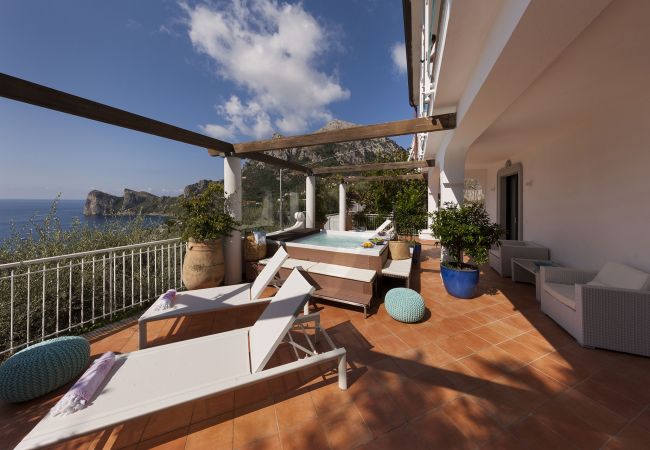 Villa a Nerano - AMORE RENTALS -Villa Giove con Piscina Privata, Vista Mare, Jacuzzi e Colazione Vicino al Mare Villa a Nerano - AMORE RENTALS -Villa Giove con Piscina Privata, Vista Mare, Jacuzzi e Colazione Vicino al Mare