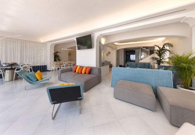 Villa a Nerano - AMORE RENTALS -Villa Giove con Piscina Privata, Vista Mare, Jacuzzi e Colazione Vicino al Mare Villa a Nerano - AMORE RENTALS -Villa Giove con Piscina Privata, Vista Mare, Jacuzzi e Colazione Vicino al Mare