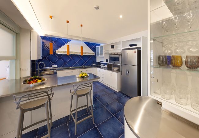 Villa a Nerano - AMORE RENTALS -Villa Giove con Piscina Privata, Vista Mare, Jacuzzi e Colazione Vicino al Mare Villa a Nerano - AMORE RENTALS -Villa Giove con Piscina Privata, Vista Mare, Jacuzzi e Colazione Vicino al Mare