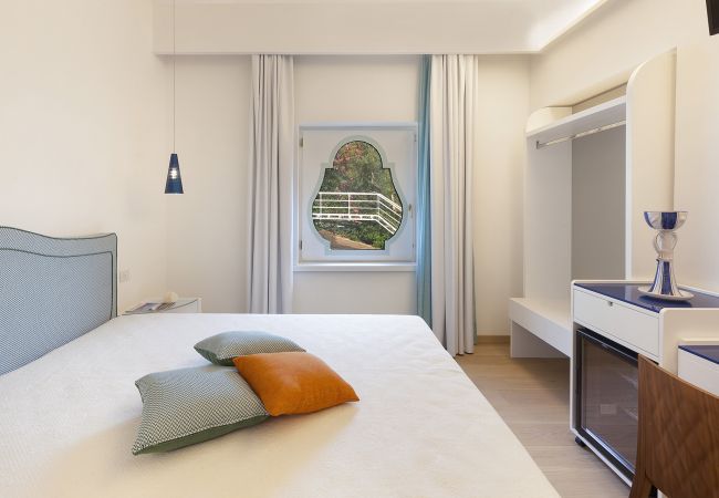 Villa a Nerano - AMORE RENTALS -Villa Giove con Piscina Privata, Vista Mare, Jacuzzi e Colazione Vicino al Mare Villa a Nerano - AMORE RENTALS -Villa Giove con Piscina Privata, Vista Mare, Jacuzzi e Colazione Vicino al Mare